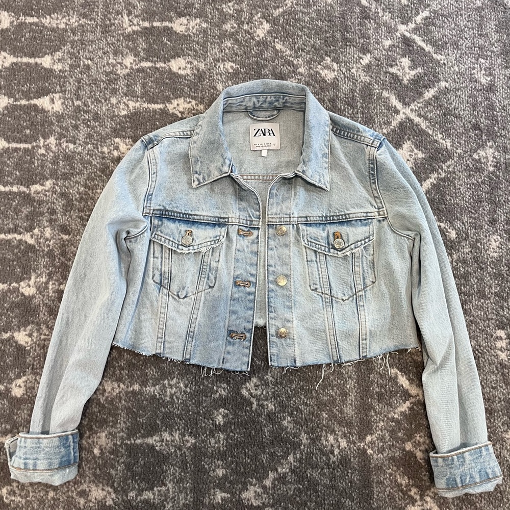 Zara small light wash denim cropped jean jacket